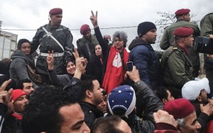 Spouse Basma Khalfaoui gives victory sign at Chokri Belaïd’s funeral.
