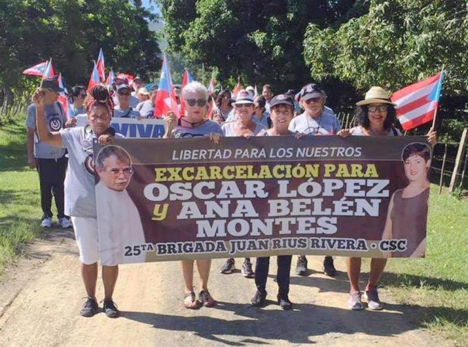 Brigada puertorriqueña Juan Rius Rivera del Comité de Solidaridad con Cuba durante su último viaje a esa isla portando pancarta pidiendo la excarcelación de Oscar López y Ana Belén Montes.