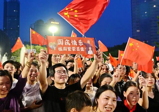 Editorial: ¡Mundo Obrero rinde homenaje a la China socialista en su 77.º aniversario!