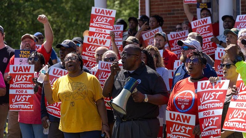 UAW members celebrate Daimler victory – Workers World - Vimarsana News