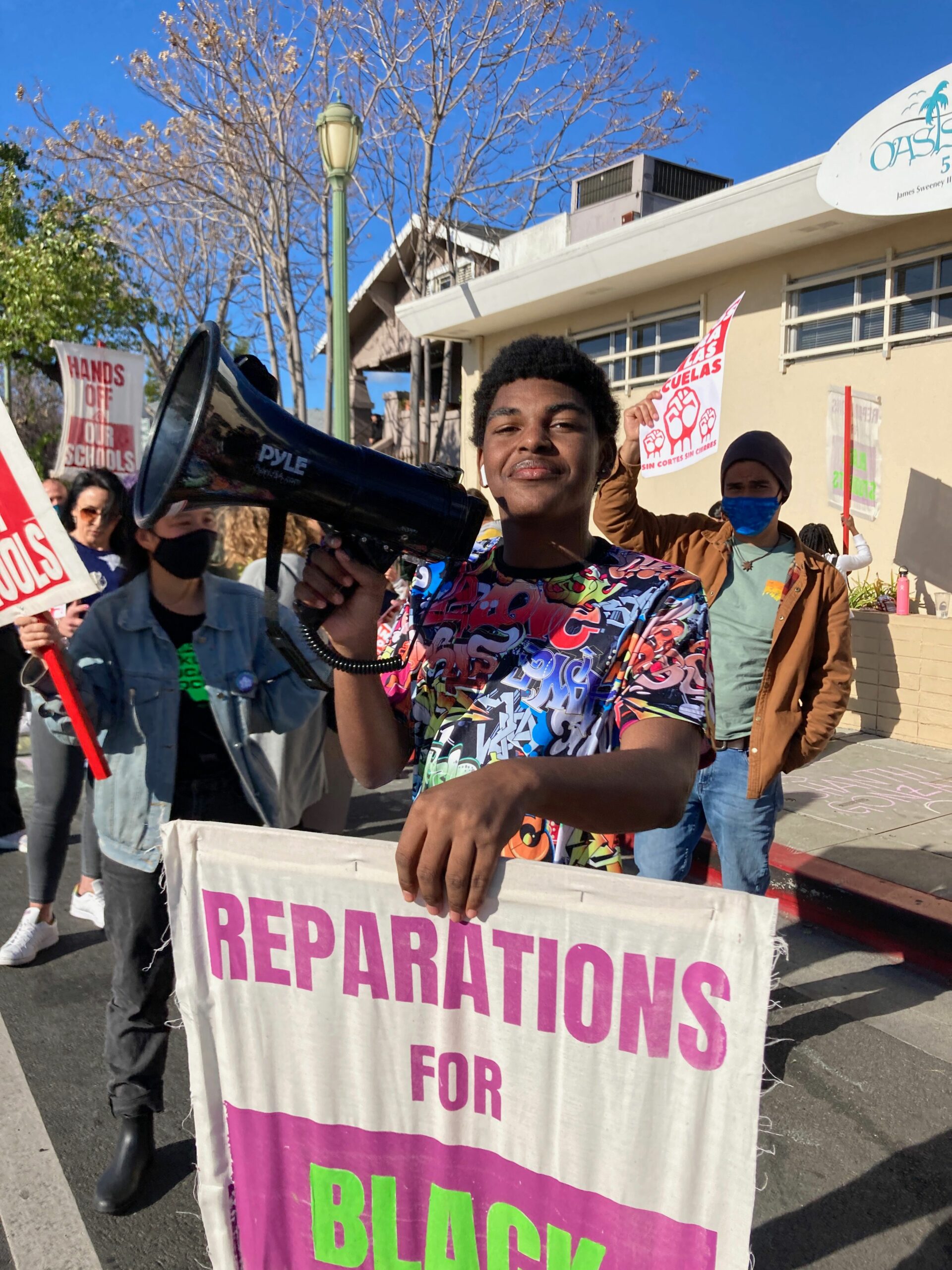 Oakland community fights school closures and cutbacks - Vimarsana News