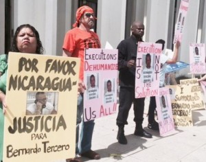Death penalty opponents protest outside Nicaraguan Consulate in Houston on July 9.Photo: Texas Death Penalty Abolition Movement.